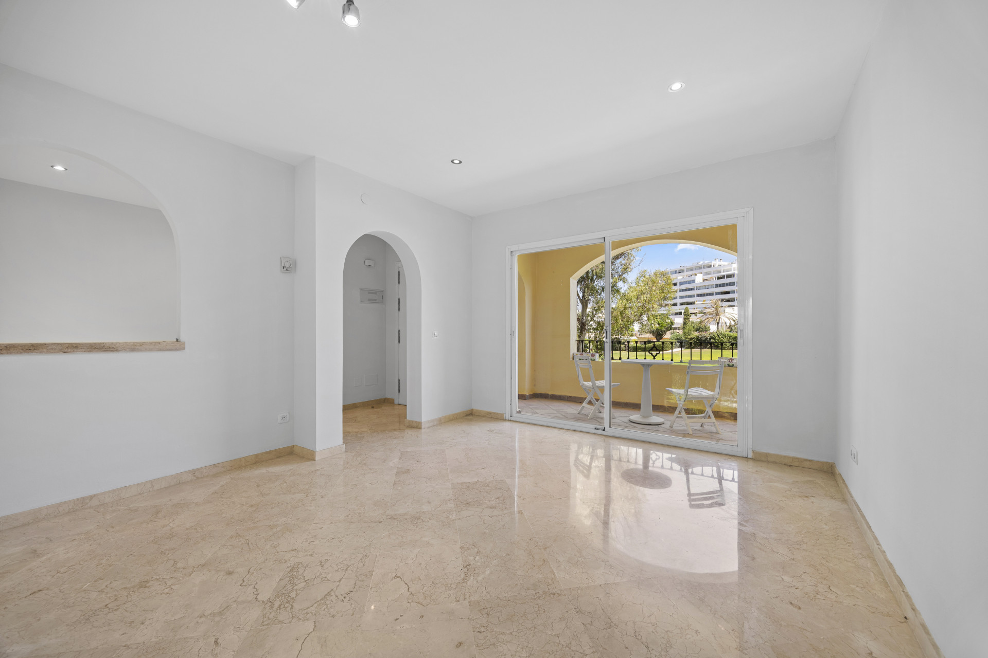 Piso de 2 Dormitorios en venta en Guadalmina Alta, San Pedro de Alcántara