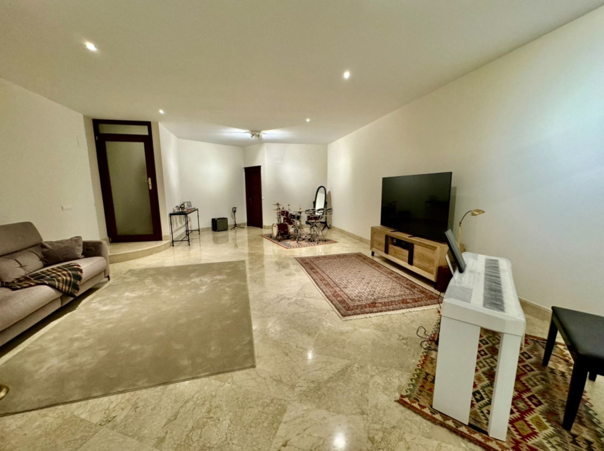 Piso de 3 Dormitorios y 3 Baños en venta en San Pedro de Alcántara