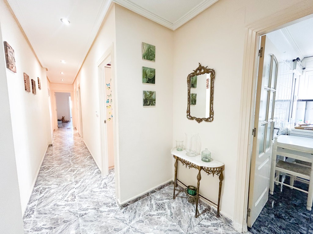 Ático de 3 Dormitorios y 2 Baños en venta en Torrevieja