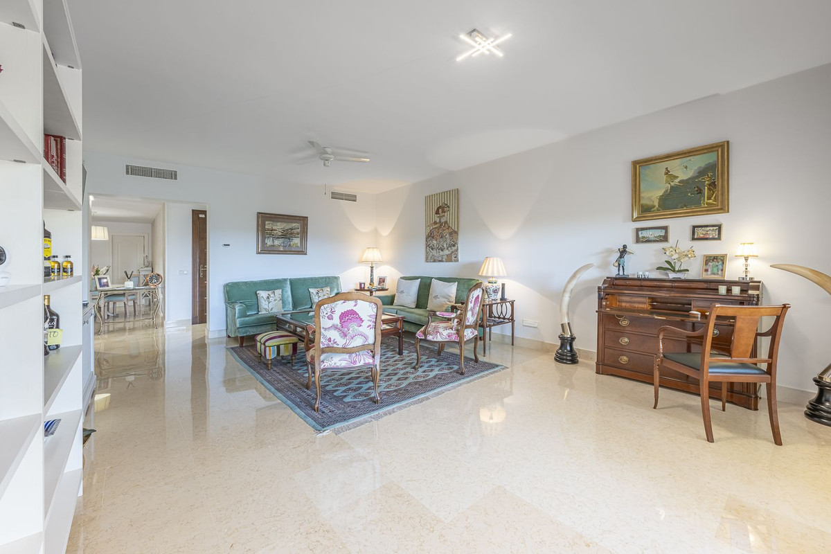 Piso de 3 Dormitorios y 2 Baños en venta en Benahavís