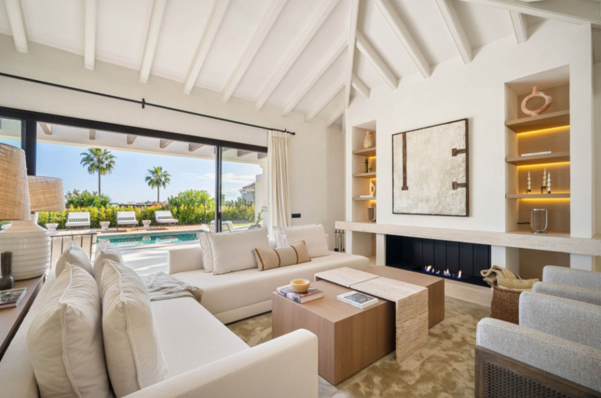 Casa de 4 Dormitorios y 5 Baños en venta en Nueva Andalucía, Marbella