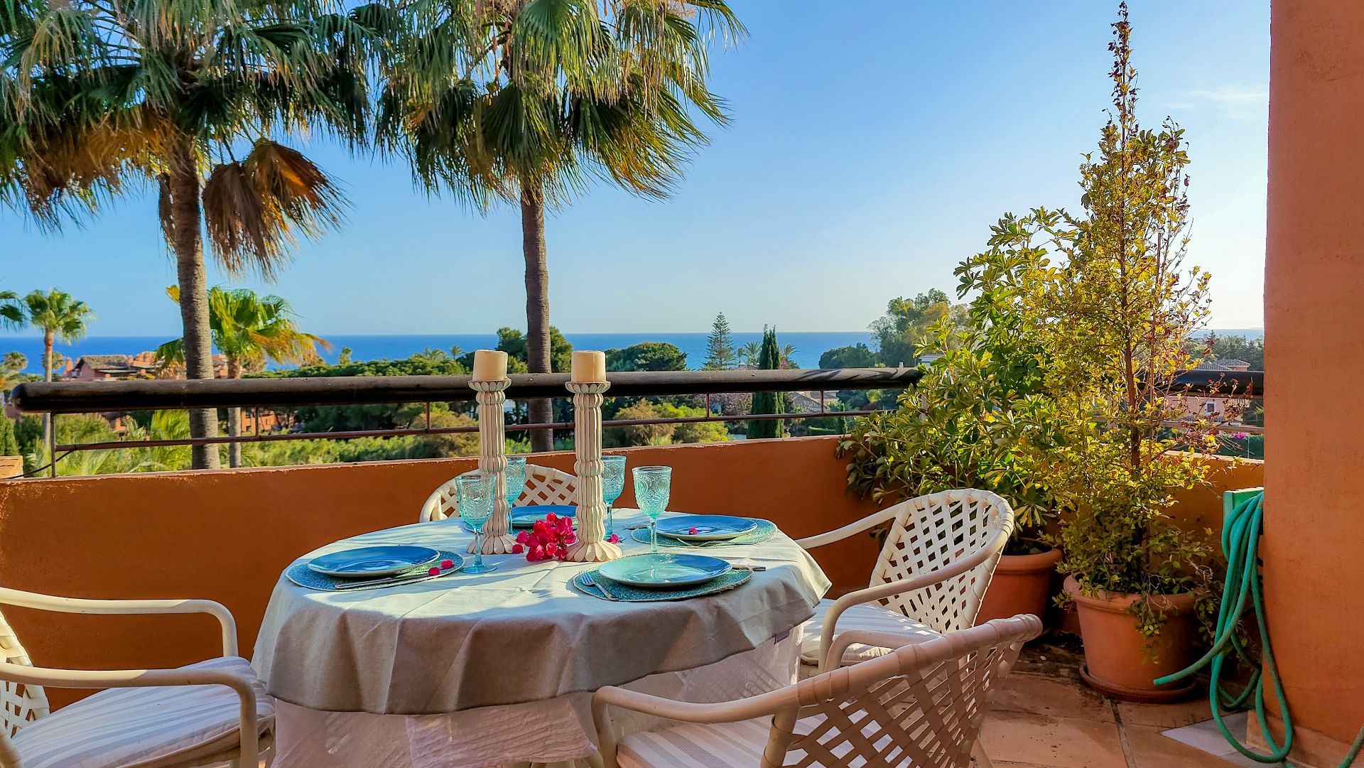 Piso de 2 Dormitorios y 3 Baños en venta en Milla de Oro, Marbella