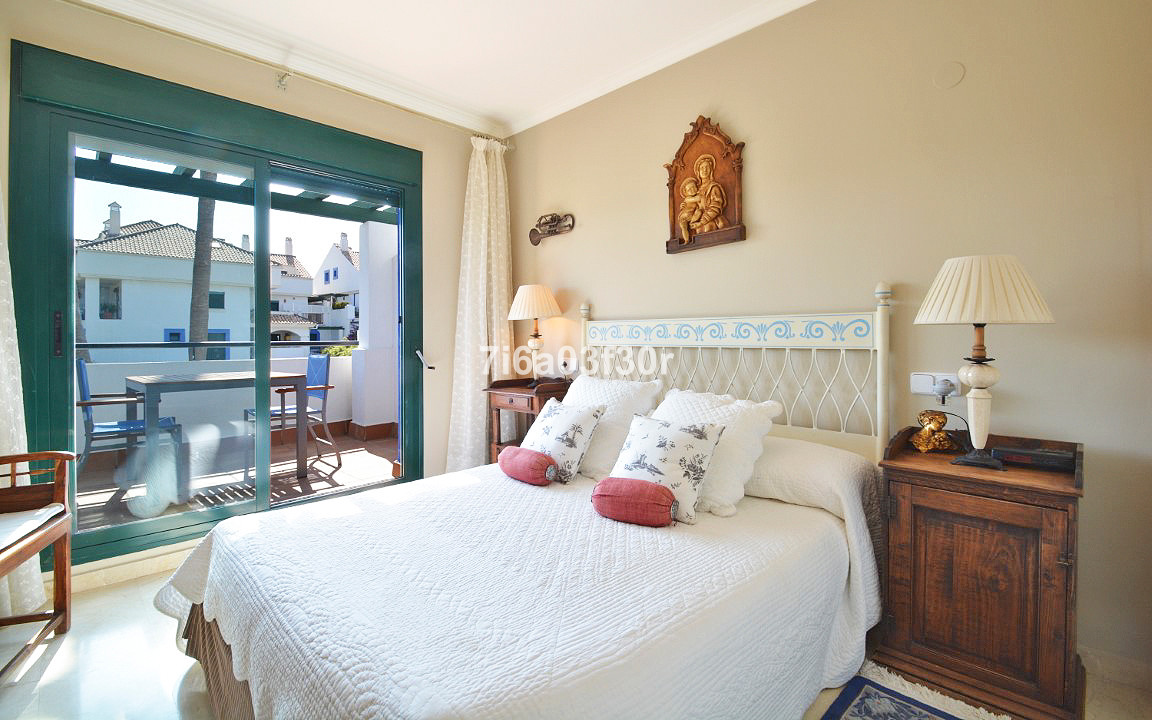 Casa Adosada de 5 Dormitorios y 5 Baños en venta en San Pedro de Alcántara