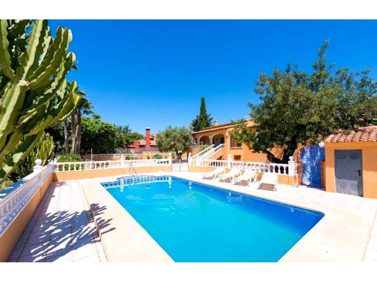 Casa Adosada de 4 Dormitorios y 2 Baños en venta en Calp