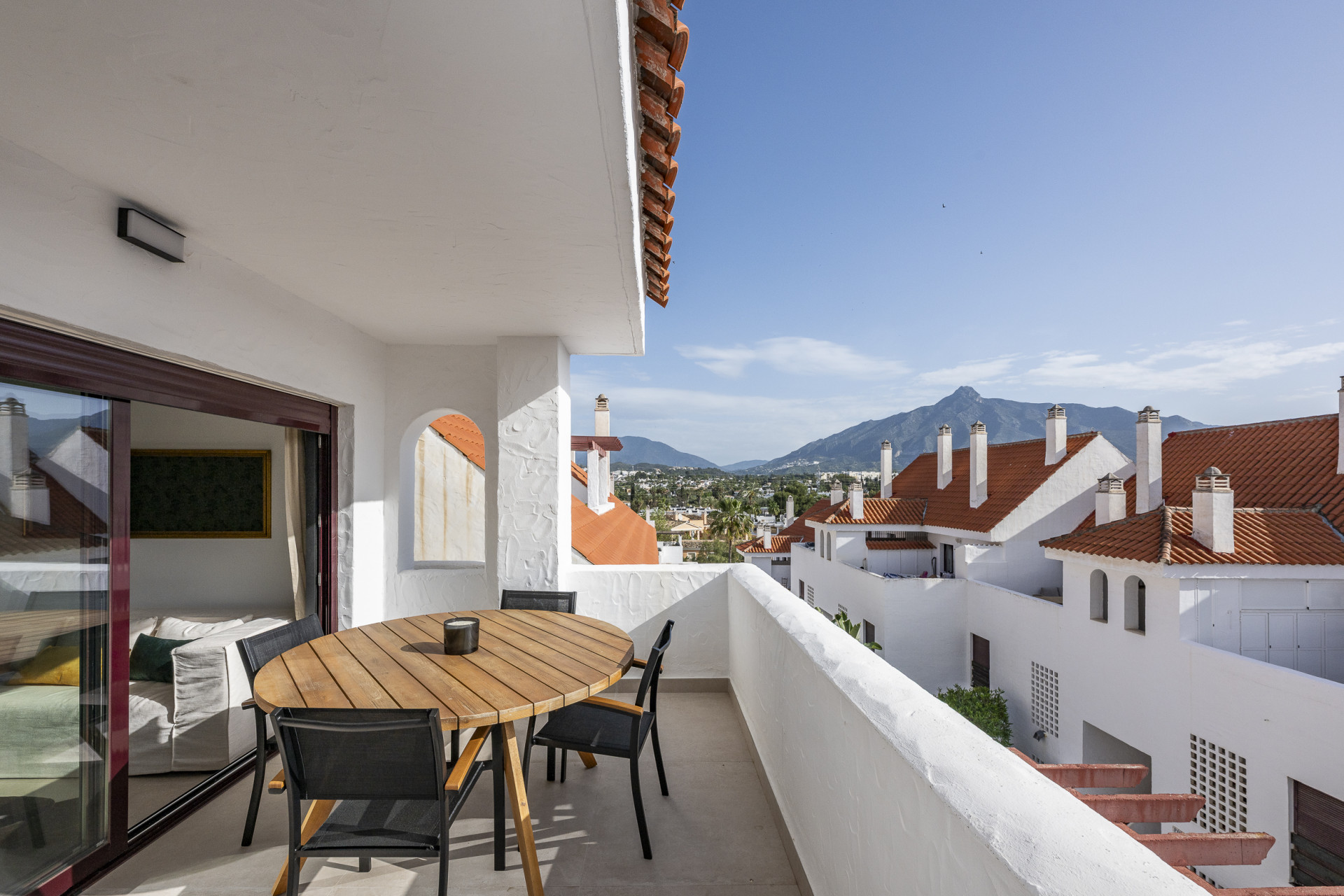 3 спални, 2 бани - Апартамент за продажба в Nueva Andalucia, Marbella