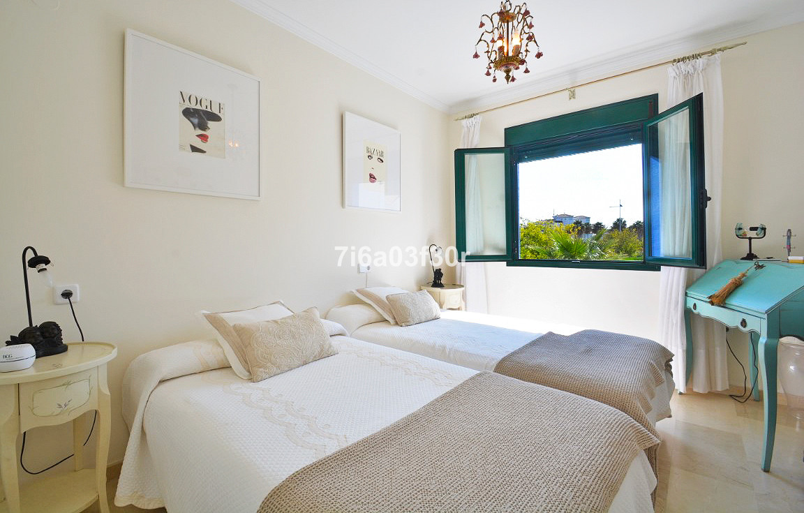 Casa Adosada de 5 Dormitorios y 5 Baños en venta en San Pedro de Alcántara