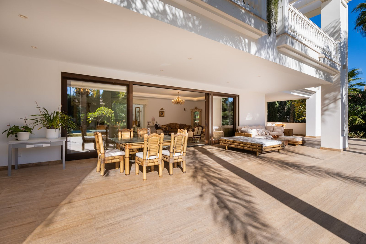 Casa de 7 Dormitorios y 8 Baños en venta en Guadalmina Baja, San Pedro de Alcántara