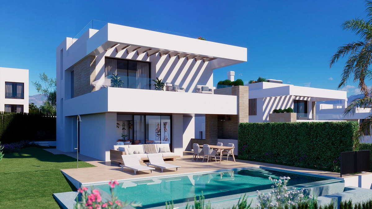 Casa de 3 Dormitorios y 3 Baños en venta en Nueva Milla de Oro, Estepona