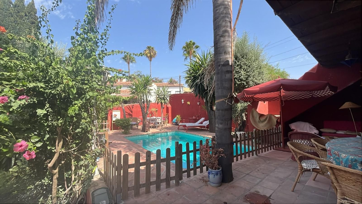 4 υπνοδωμάτια, 2 μπάνια - Βίλα προς πώληση σε El Rosario, Marbella