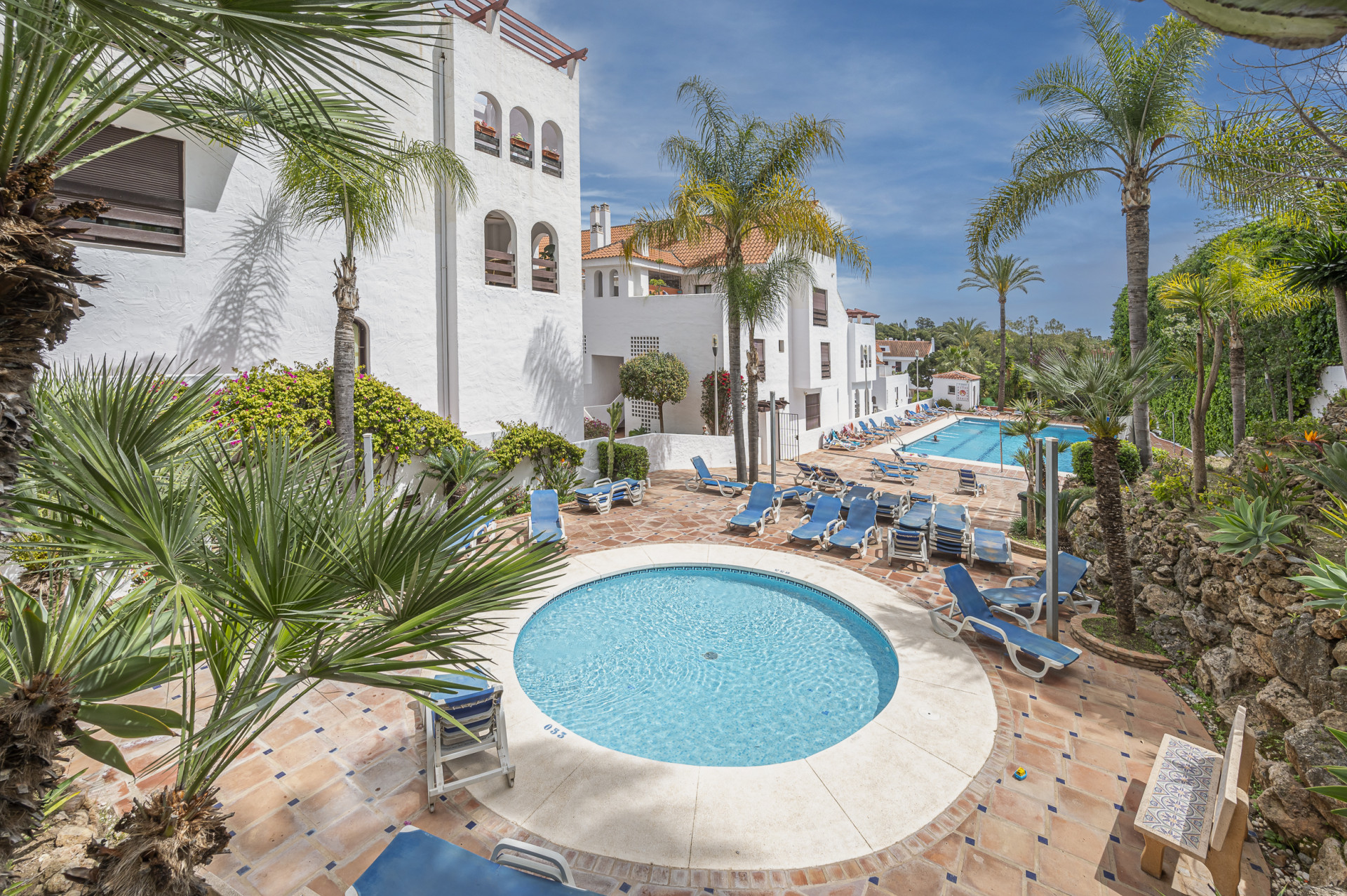 3 спални, 2 бани - Апартамент за продажба в Nueva Andalucia, Marbella
