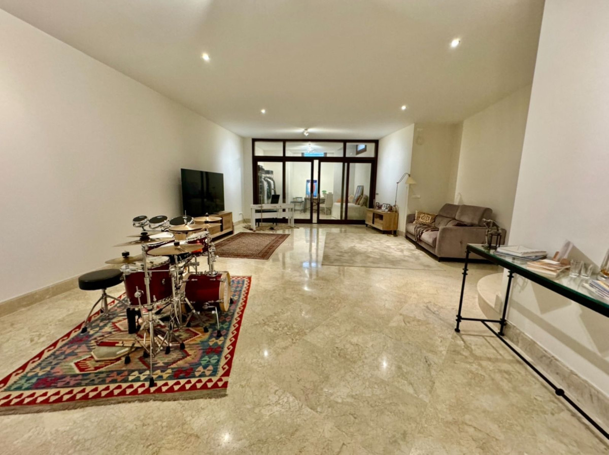 Piso de 3 Dormitorios y 3 Baños en venta en San Pedro de Alcántara