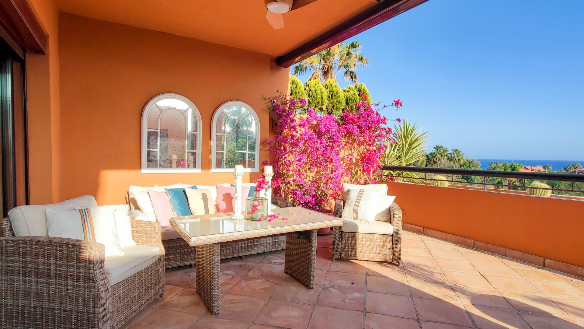 Piso de 2 Dormitorios y 3 Baños en venta en Milla de Oro, Marbella