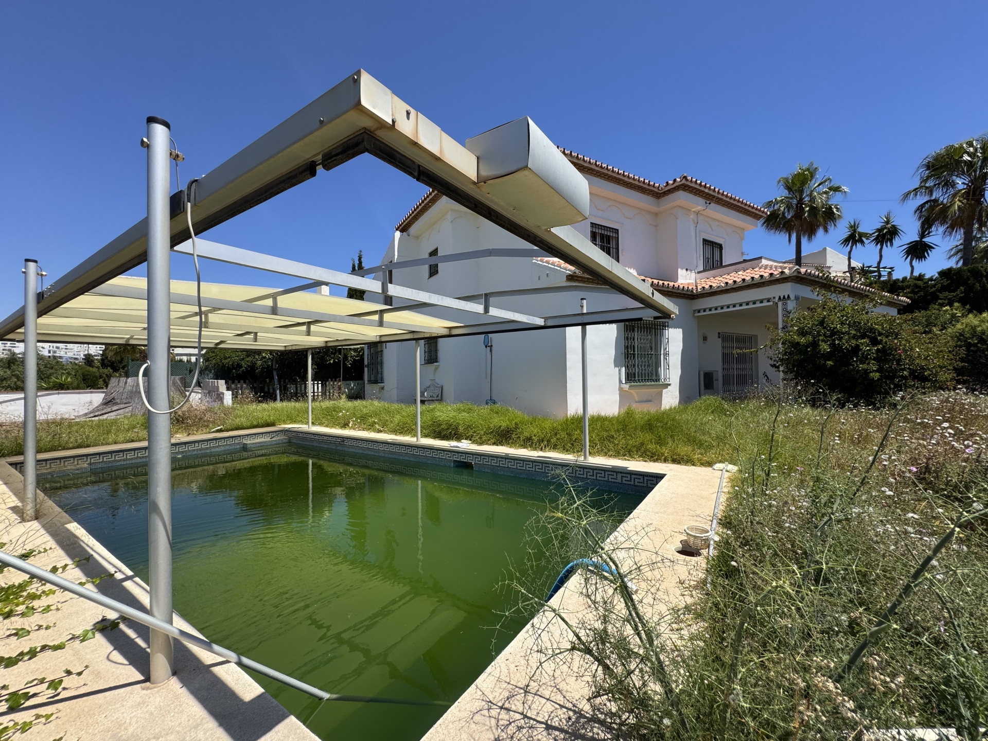 Casa de 5 Dormitorios en venta en Torrenueva, Mijas