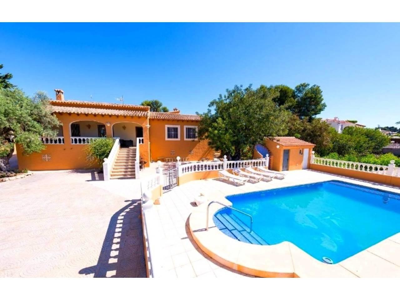 Casa Adosada de 4 Dormitorios y 2 Baños en venta en Calp
