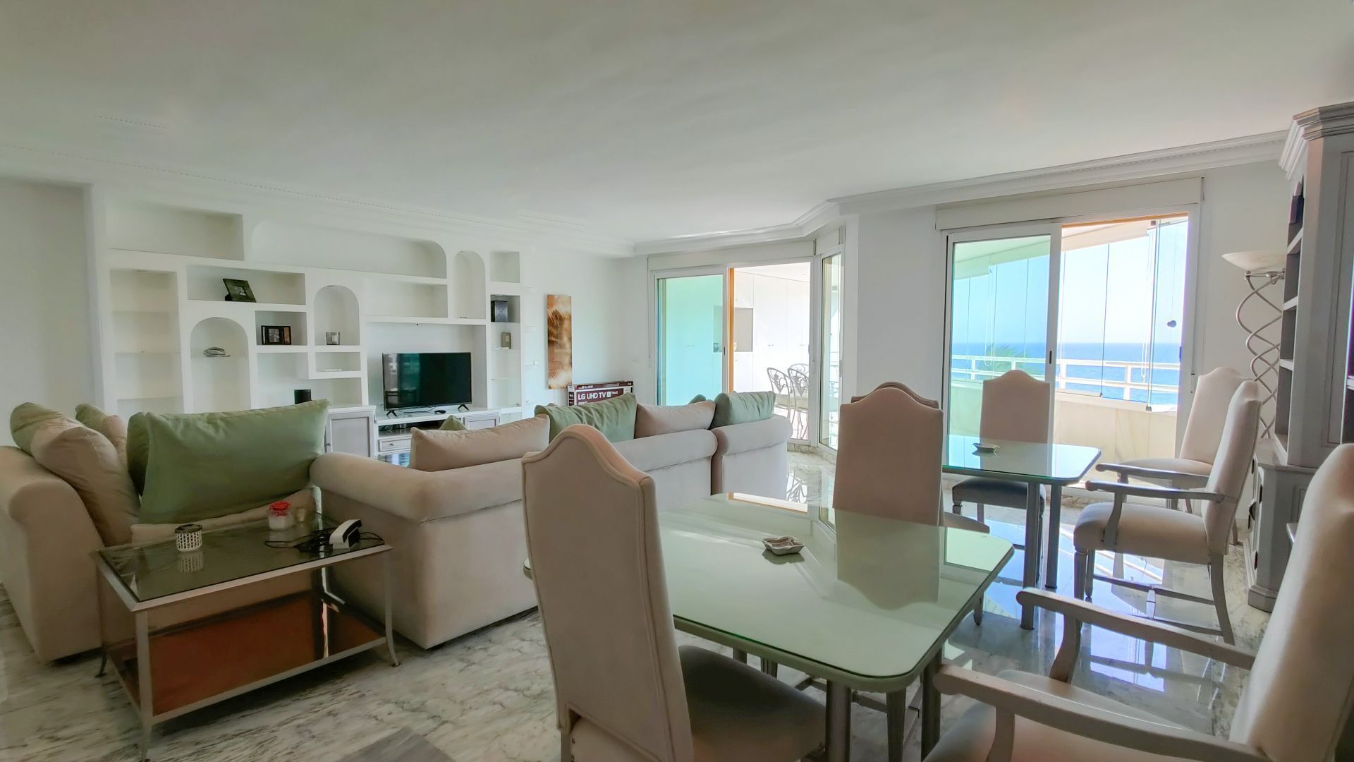 Piso de 3 Dormitorios en venta en Milla de Oro, Marbella