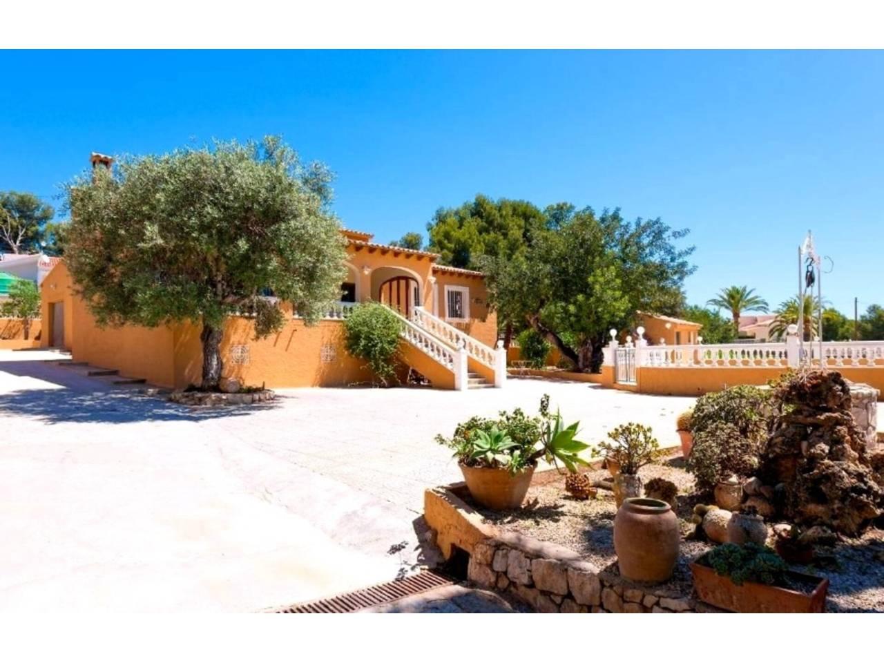 Casa Adosada de 4 Dormitorios y 2 Baños en venta en Calp