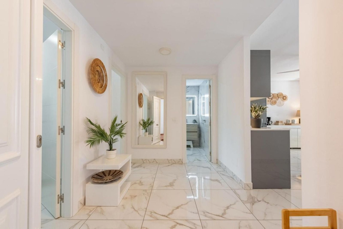 Piso de 3 Dormitorios en venta en Nueva Andalucía, Marbella
