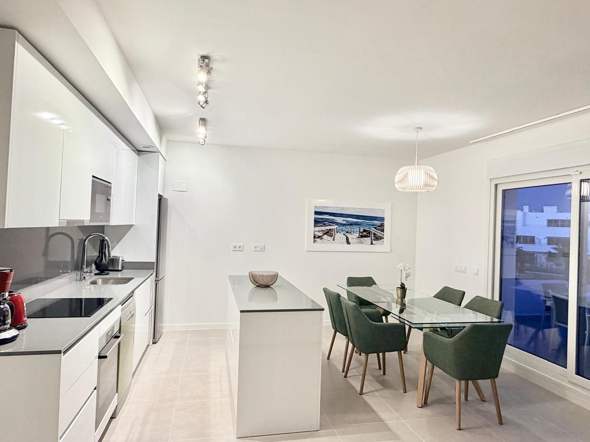 Piso de 3 Dormitorios y 2 Baños en alquiler vacacional en Estepona