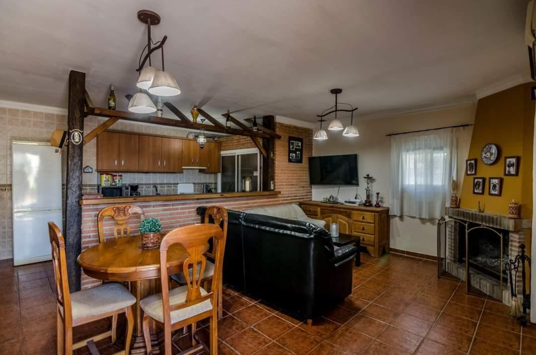 Finca de 2 Dormitorios y 2 Baños en venta en Mijas