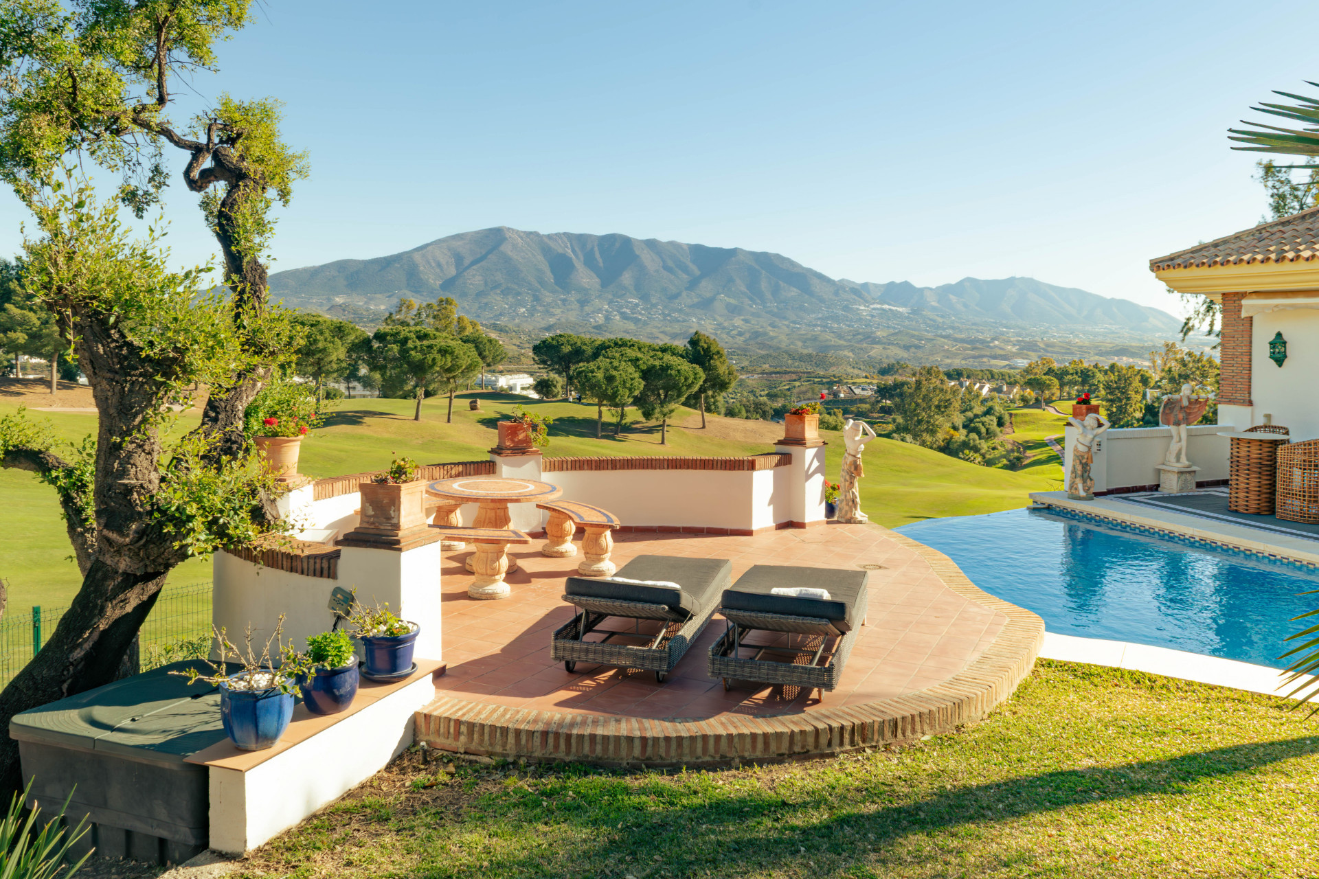 Casa de 4 Dormitorios y 4 Baños en venta en Mijas