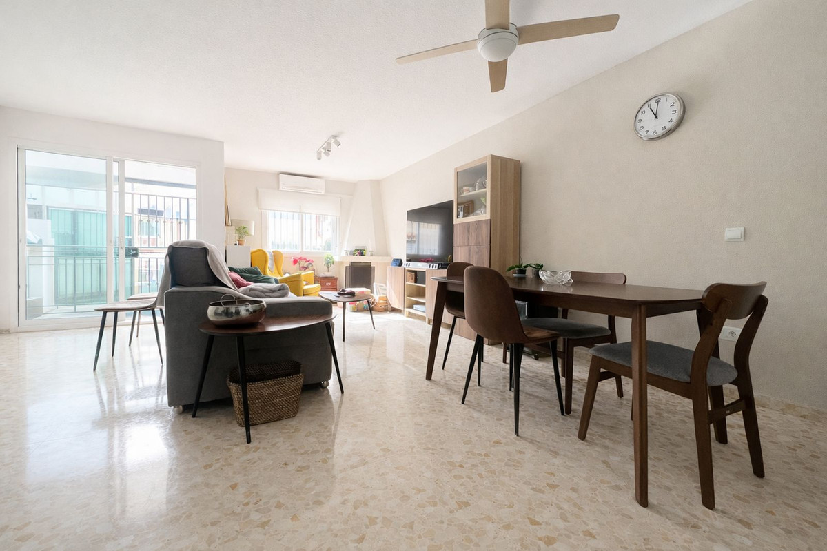 Casa Adosada de 3 Dormitorios y 2 Baños en venta en Arroyo de la Miel, Benalmádena