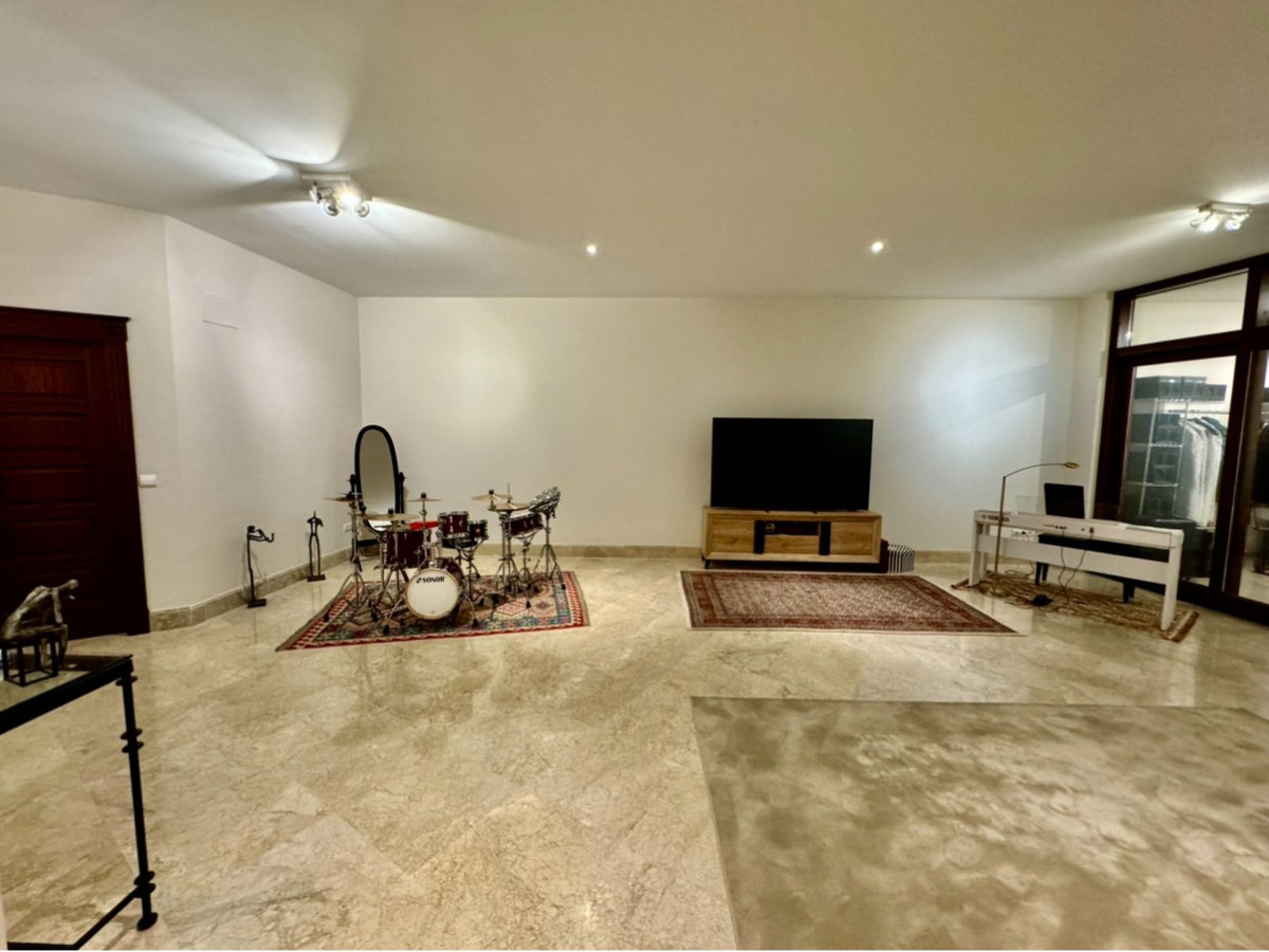 Piso de 3 Dormitorios y 3 Baños en venta en San Pedro de Alcántara