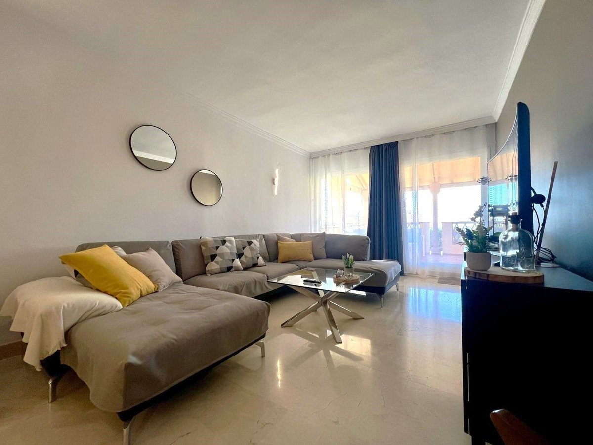 Piso de 2 Dormitorios y 2 Baños en alquiler vacacional en Elviria, Marbella