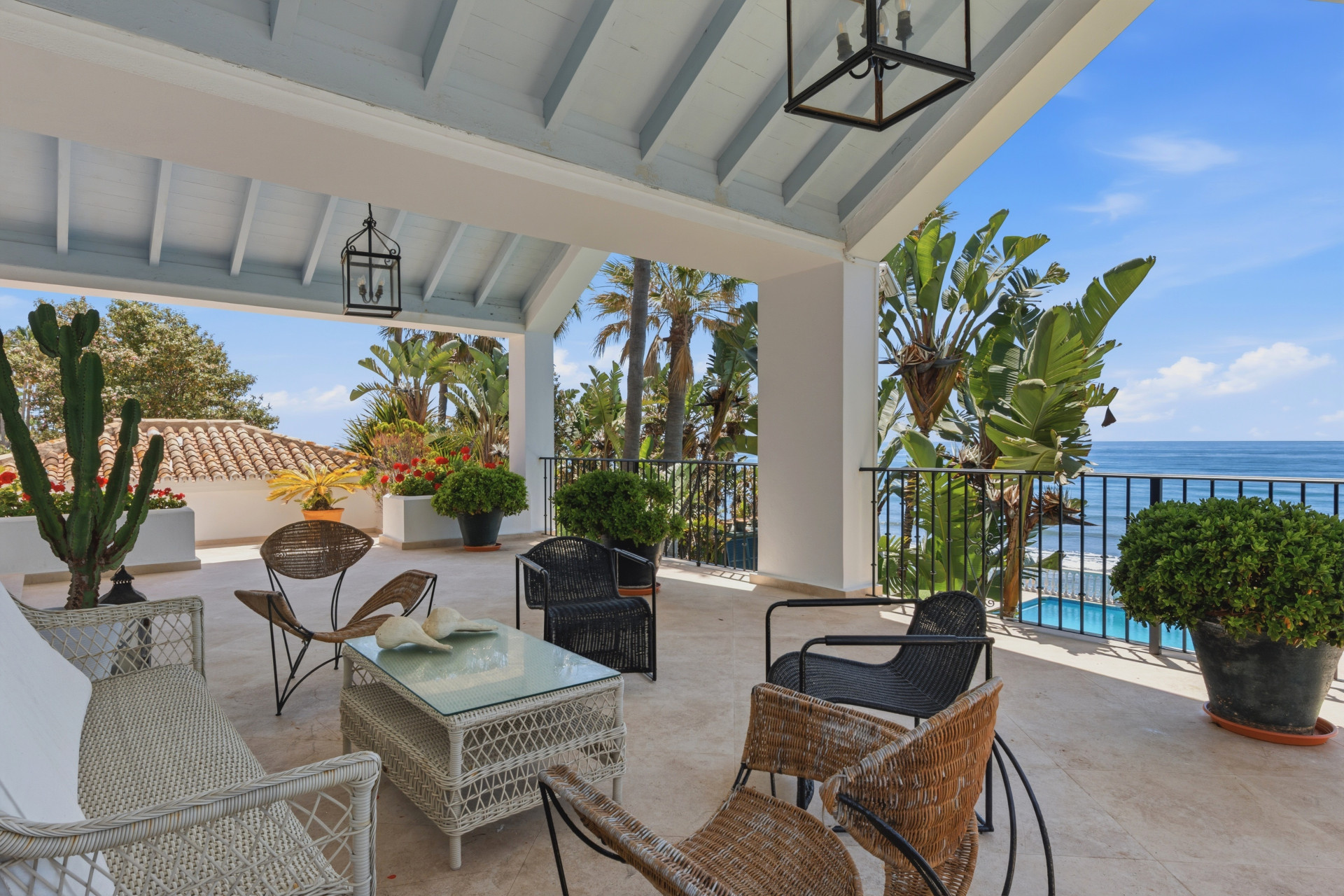 Casa de 7 Dormitorios en venta en La Alqueria, Estepona