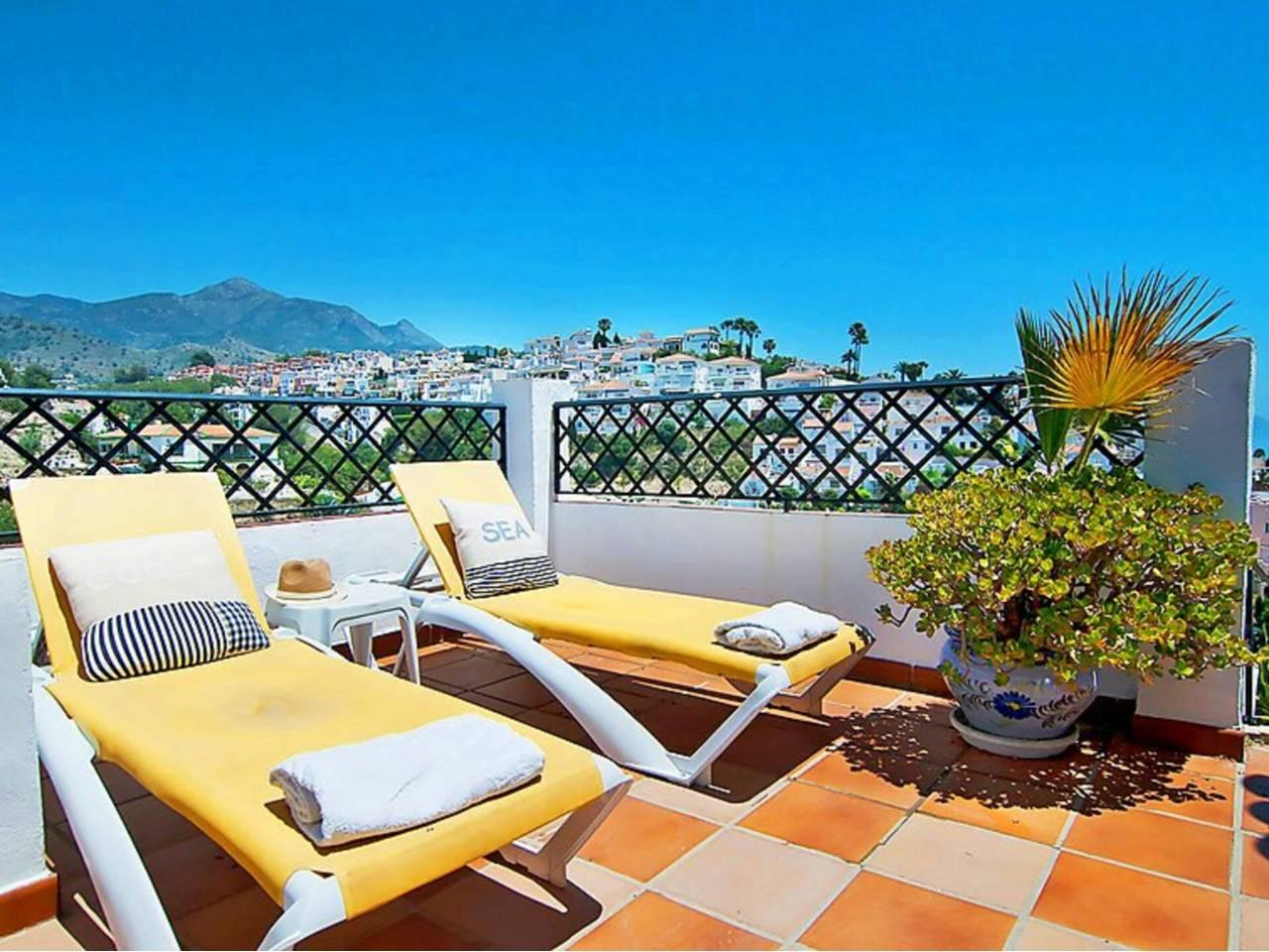 Casa Adosada de 2 Dormitorios en venta en Nerja