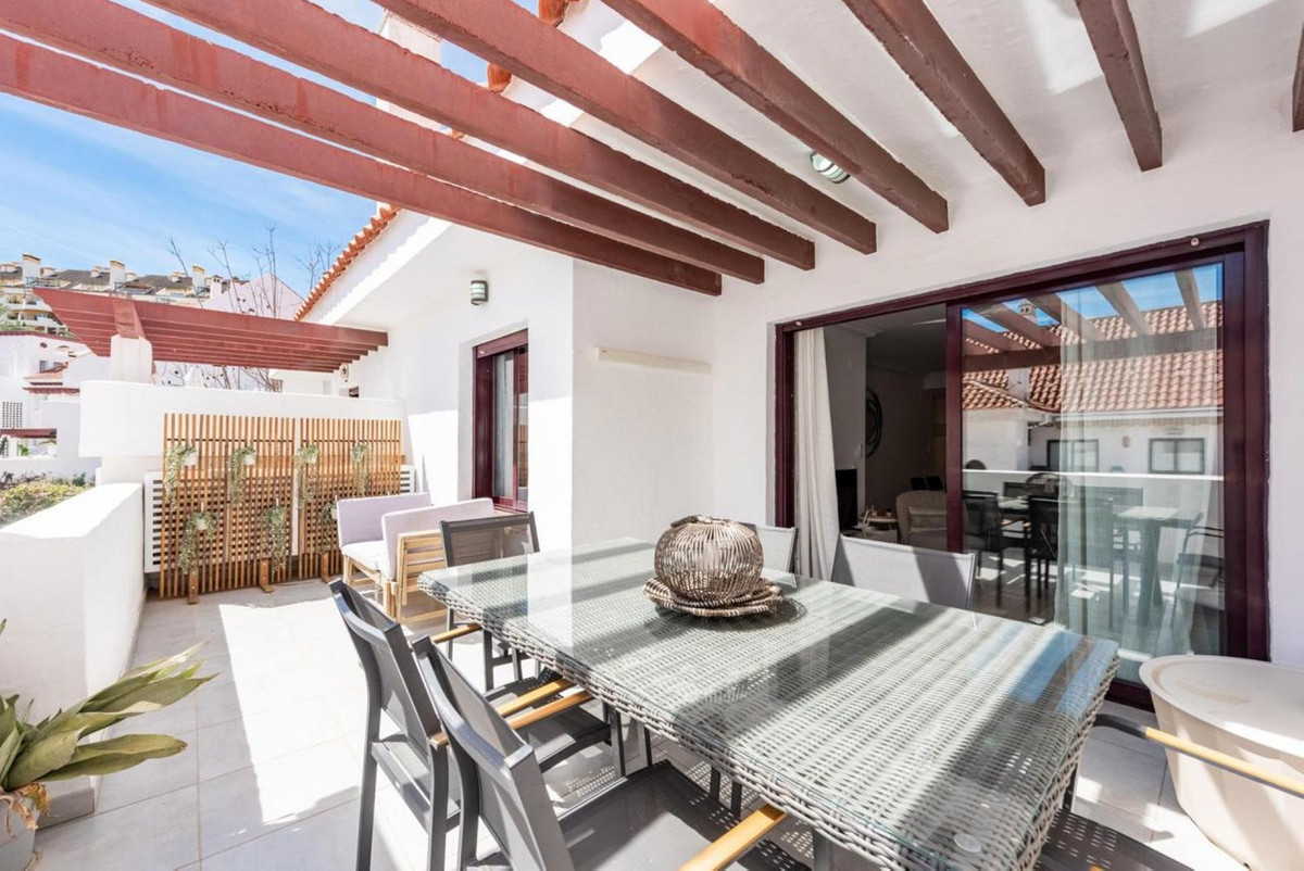 Piso de 3 Dormitorios en venta en Nueva Andalucía, Marbella