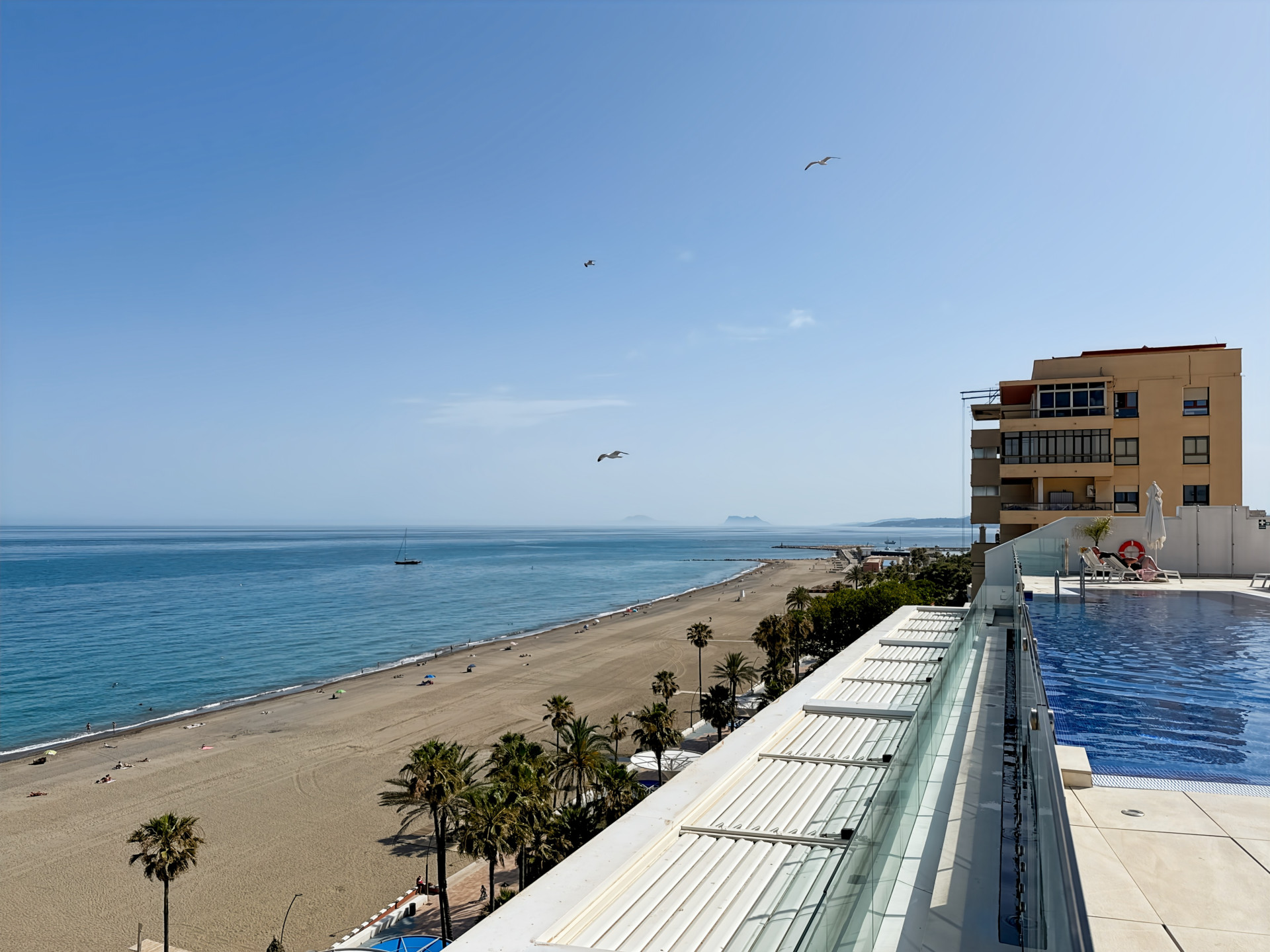 Piso de 2 Dormitorios en venta en La Alqueria, Estepona