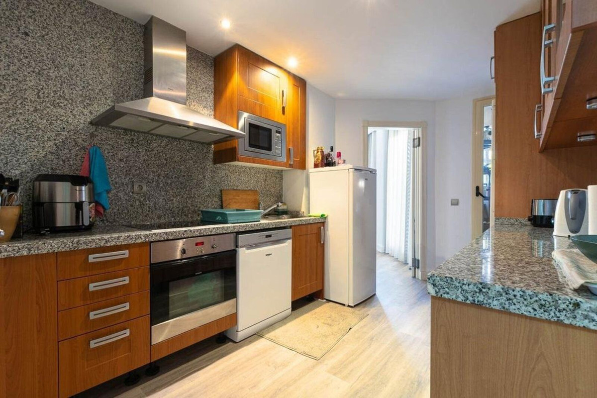 Piso de 2 Dormitorios en venta en Nueva Andalucía, Marbella