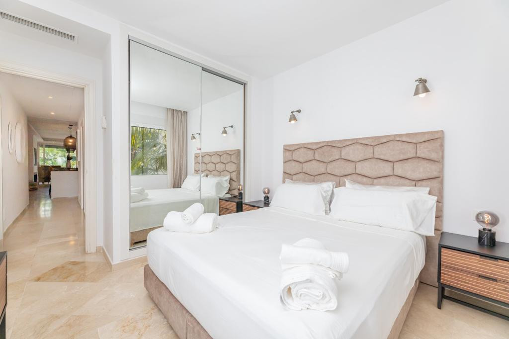 Piso de 3 Dormitorios y 3 Baños en venta en Cortijo Blanco, San Pedro de Alcántara
