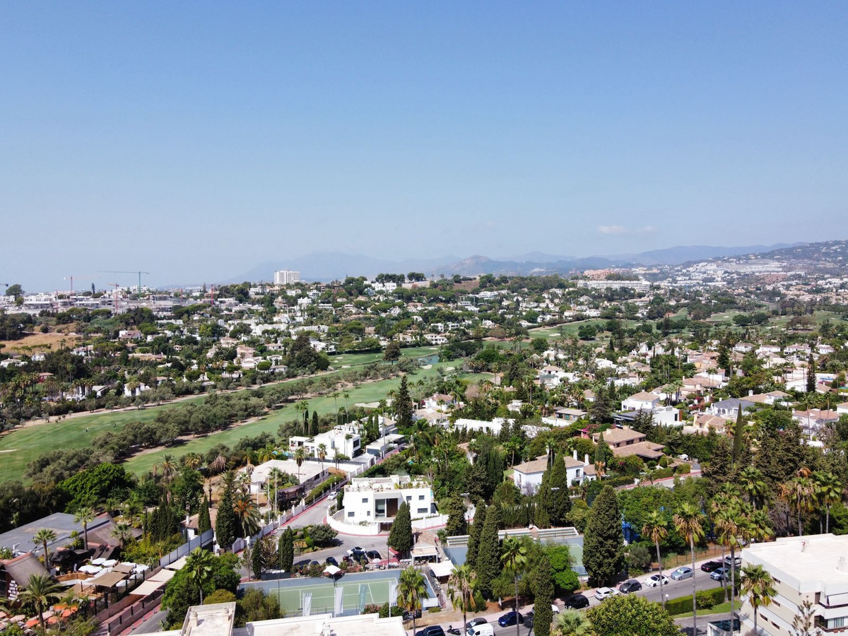 Piso de 2 Dormitorios en venta en Nueva Andalucía, Marbella