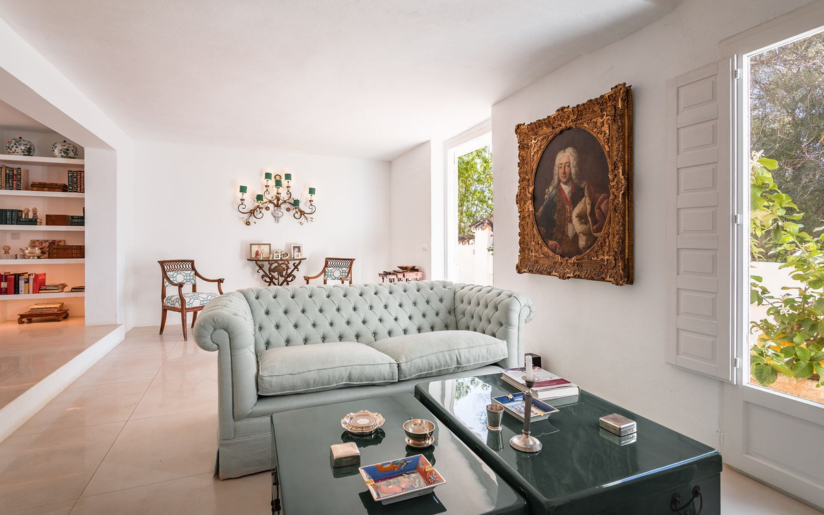 Casa de 3 Dormitorios y 3 Baños en venta en Nueva Andalucía, Marbella