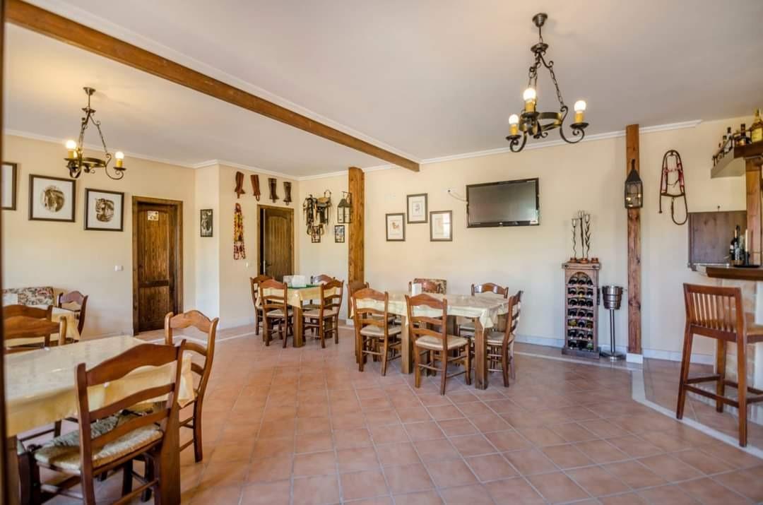 Finca de 2 Dormitorios y 2 Baños en venta en Mijas
