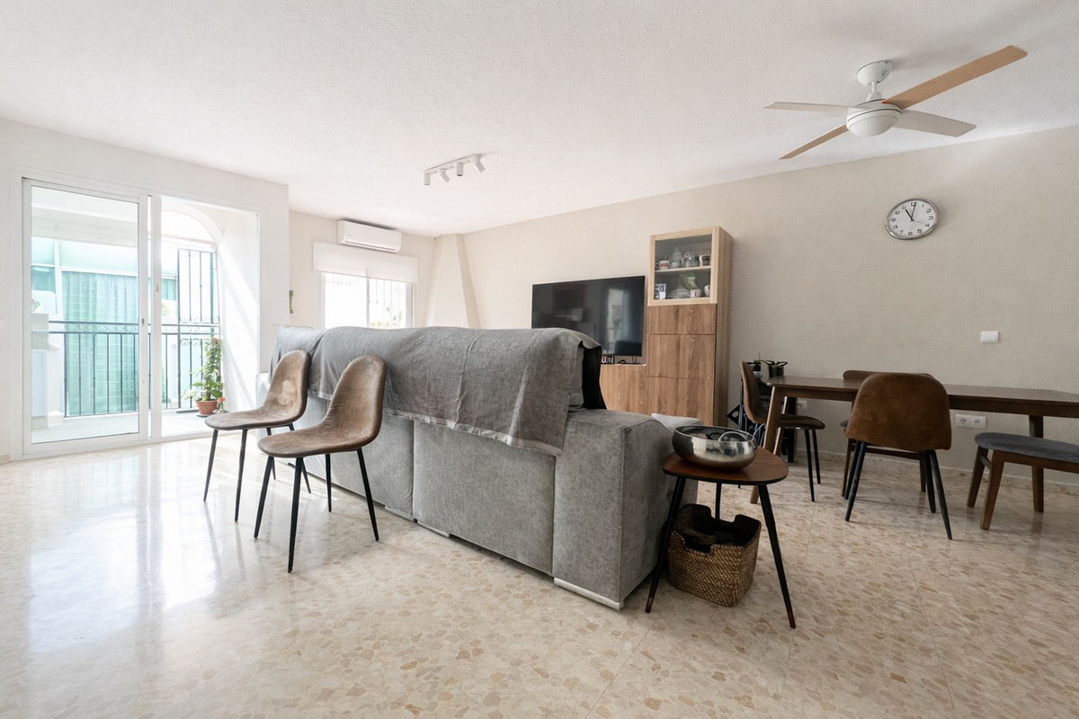 Casa Adosada de 3 Dormitorios y 2 Baños en venta en Arroyo de la Miel, Benalmádena