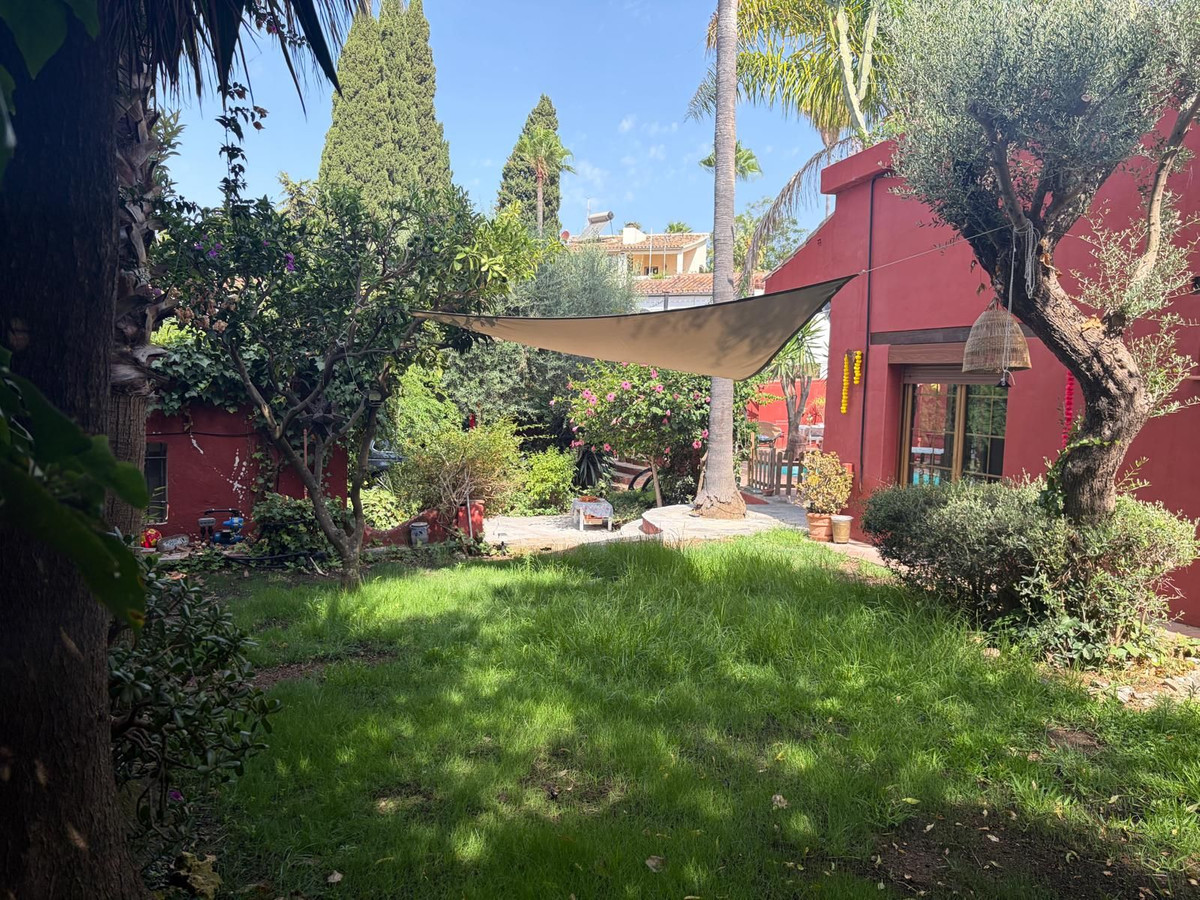 4 υπνοδωμάτια, 2 μπάνια - Βίλα προς πώληση σε El Rosario, Marbella
