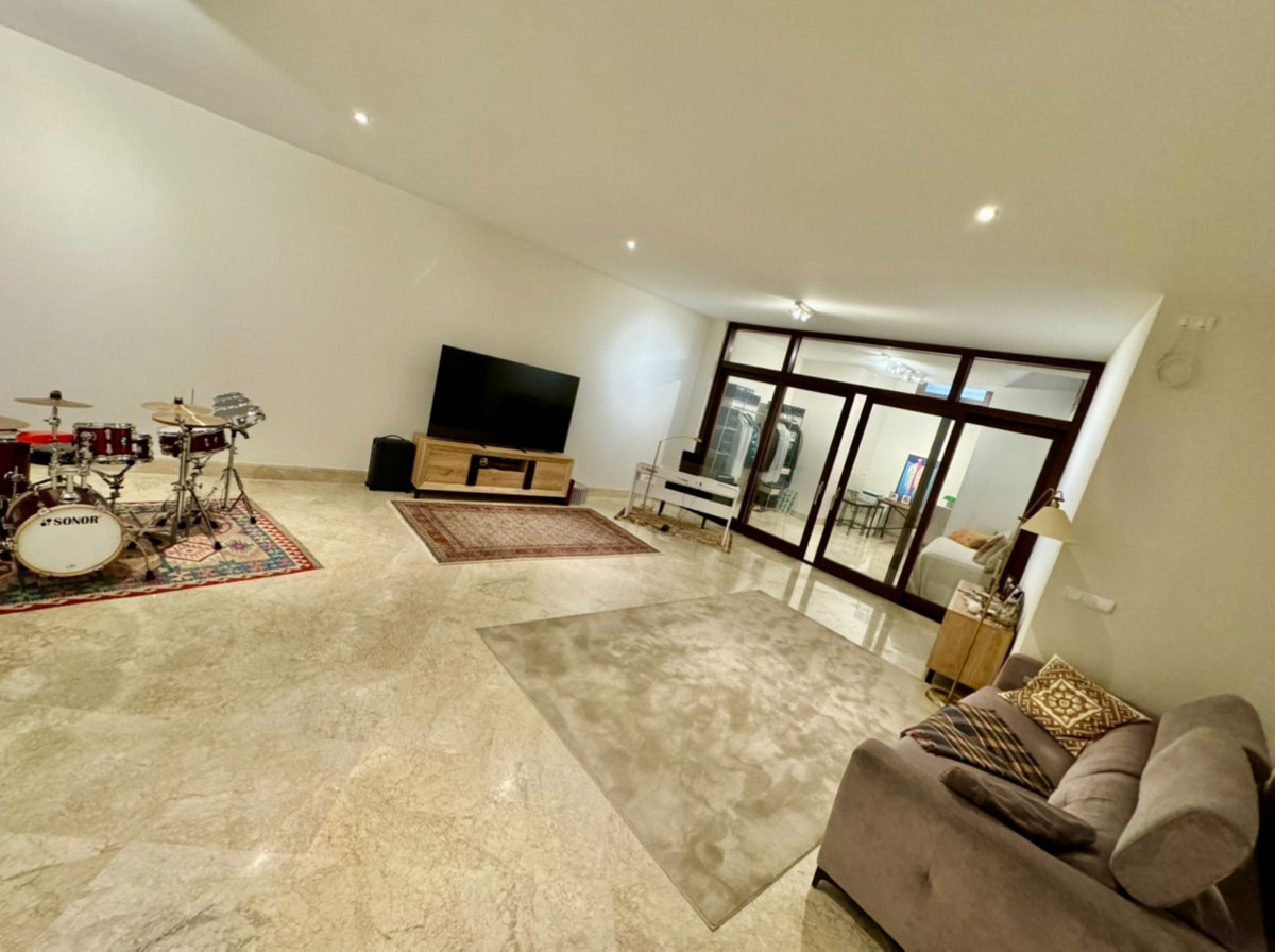 Piso de 3 Dormitorios y 3 Baños en venta en San Pedro de Alcántara