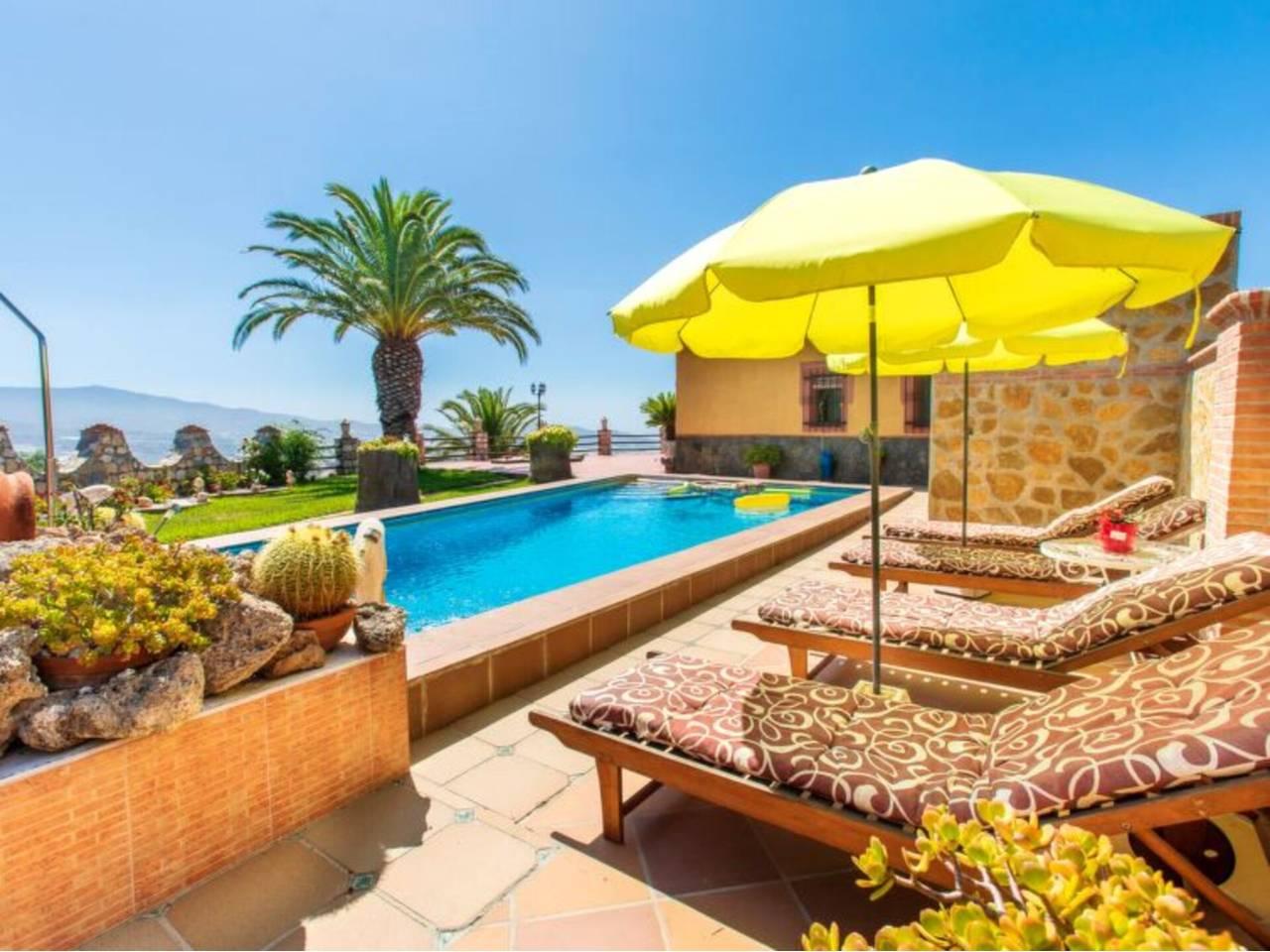 Casa Adosada de 2 Dormitorios y 1 Baño en venta en Motril