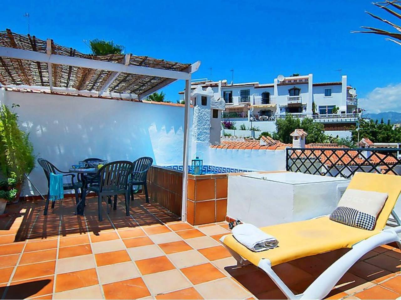 Casa Adosada de 2 Dormitorios en venta en Nerja