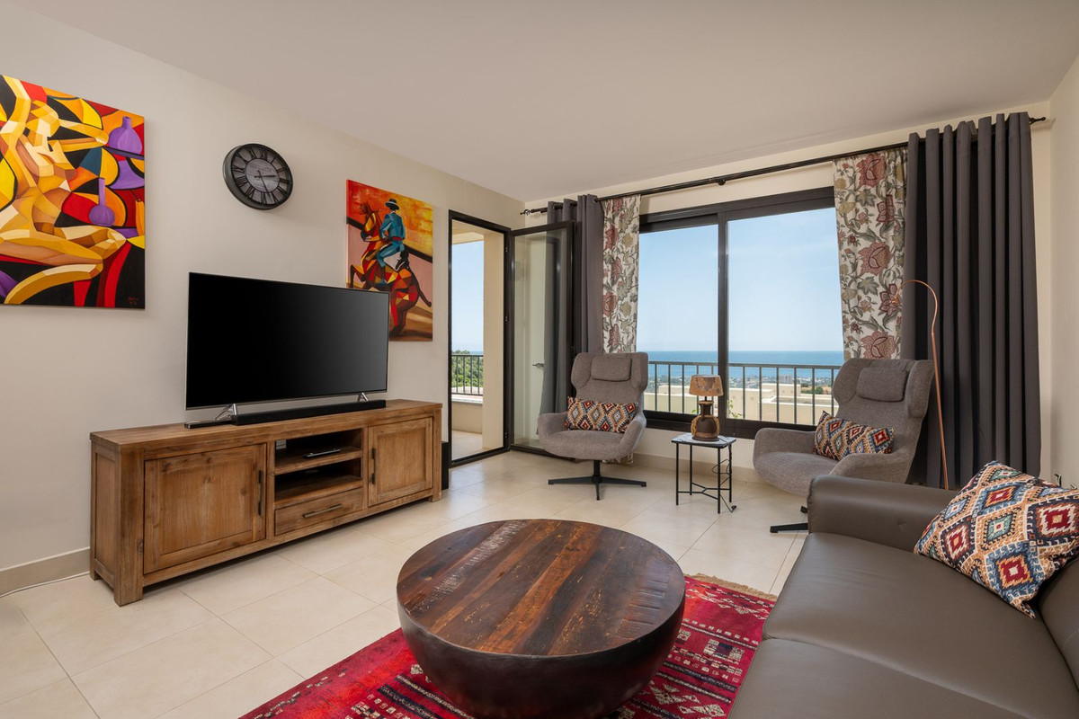 Piso de 3 Dormitorios en venta en Los Monteros, Marbella