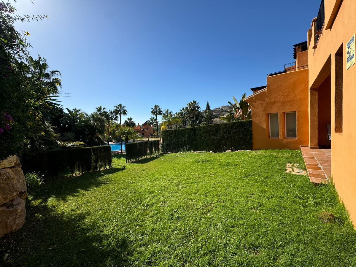 4 спални, 3 бани - Вила за продажба в El Paraiso, Estepona