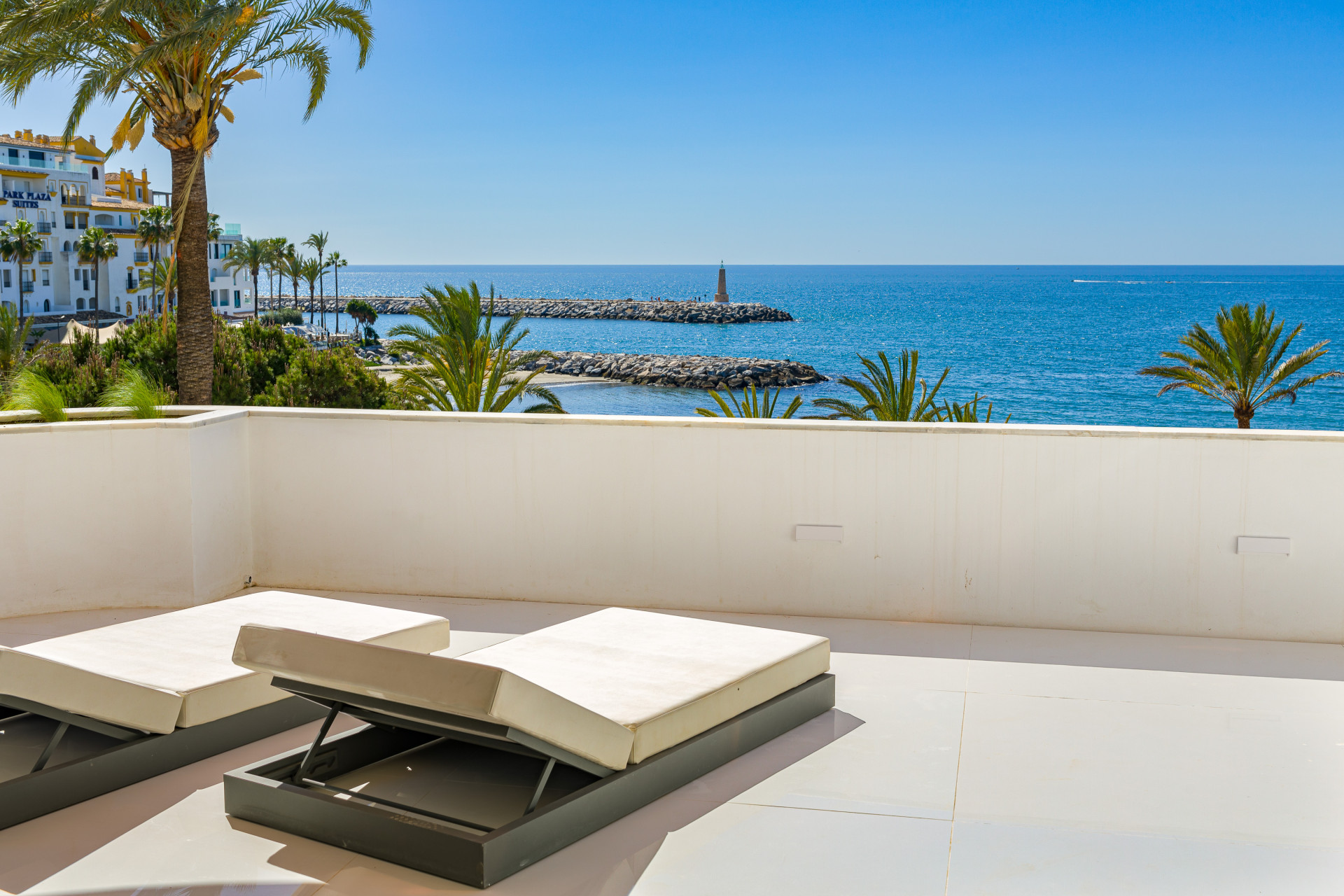 Piso de 4 Dormitorios y 4 Baños en venta en Puerto Banús, Marbella