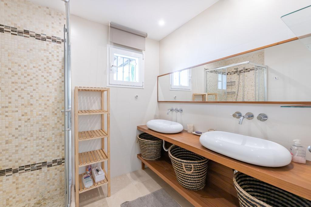Piso de 3 Dormitorios y 3 Baños en venta en Cortijo Blanco, San Pedro de Alcántara