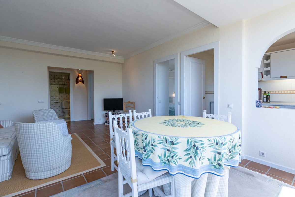 Piso de 2 Dormitorios en venta en Nueva Andalucía, Marbella