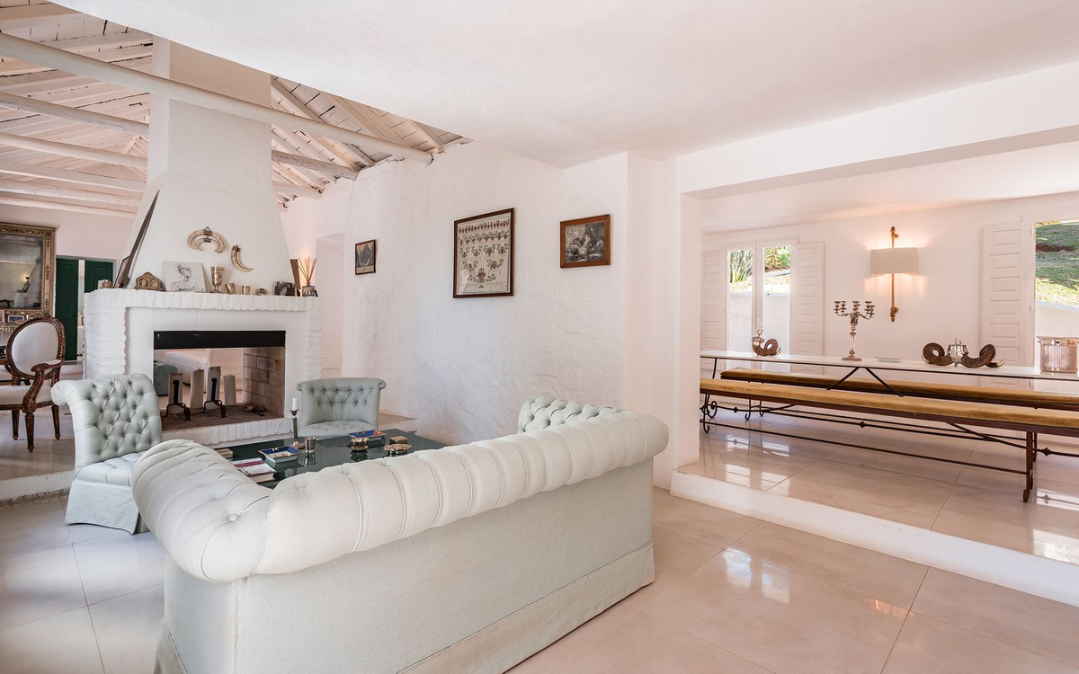 Casa de 3 Dormitorios y 3 Baños en venta en Nueva Andalucía, Marbella