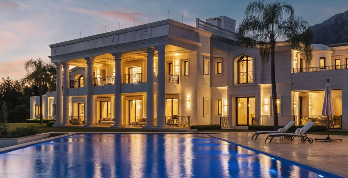 Casa de 10 Dormitorios y 13 Baños en venta en Sierra Blanca, Marbella