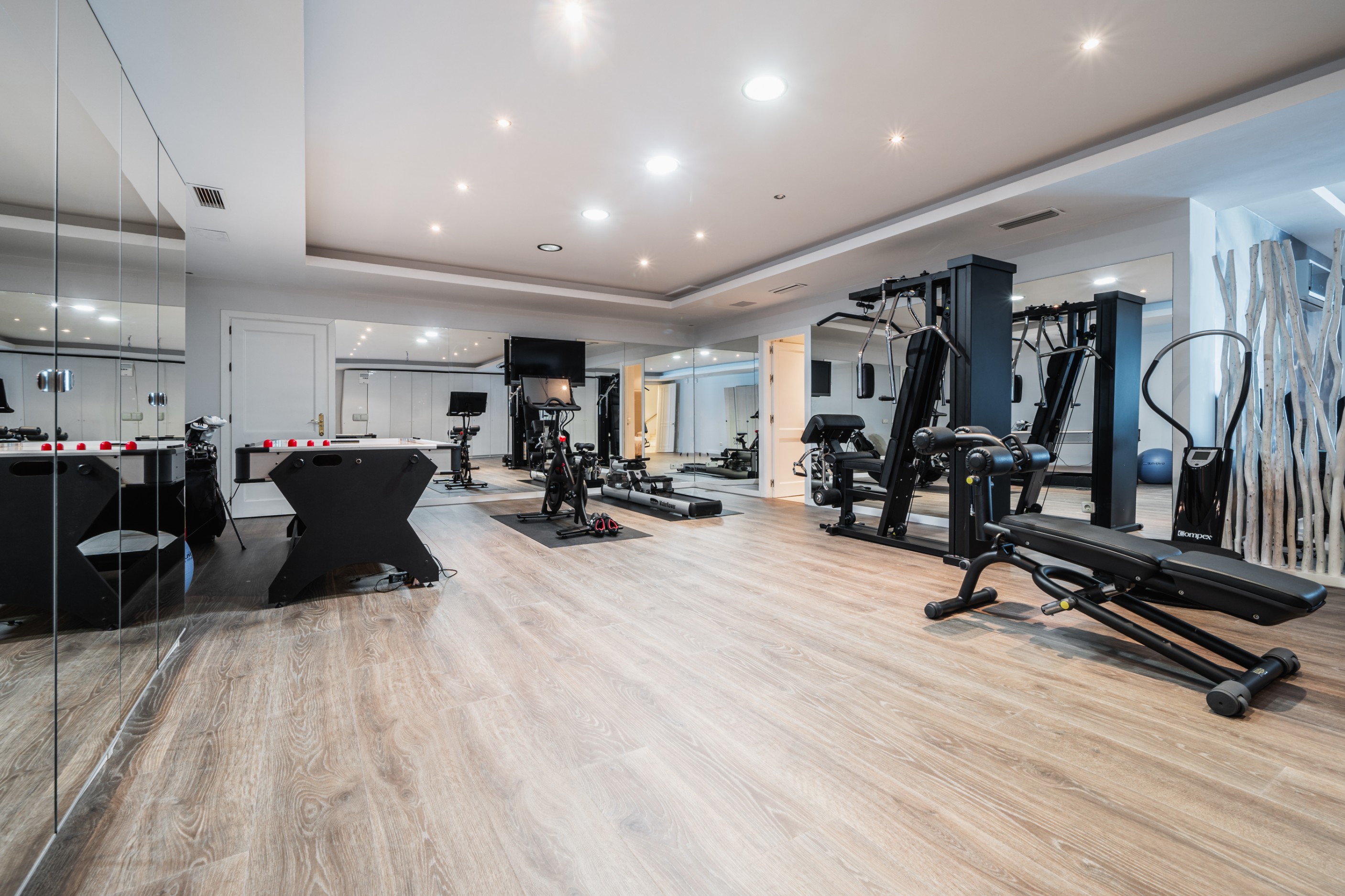 Casa de 6 Dormitorios en venta en Elviria, Marbella