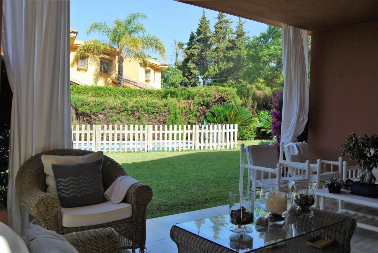 Casa de 5 Dormitorios y 4 Baños en venta en Marbella